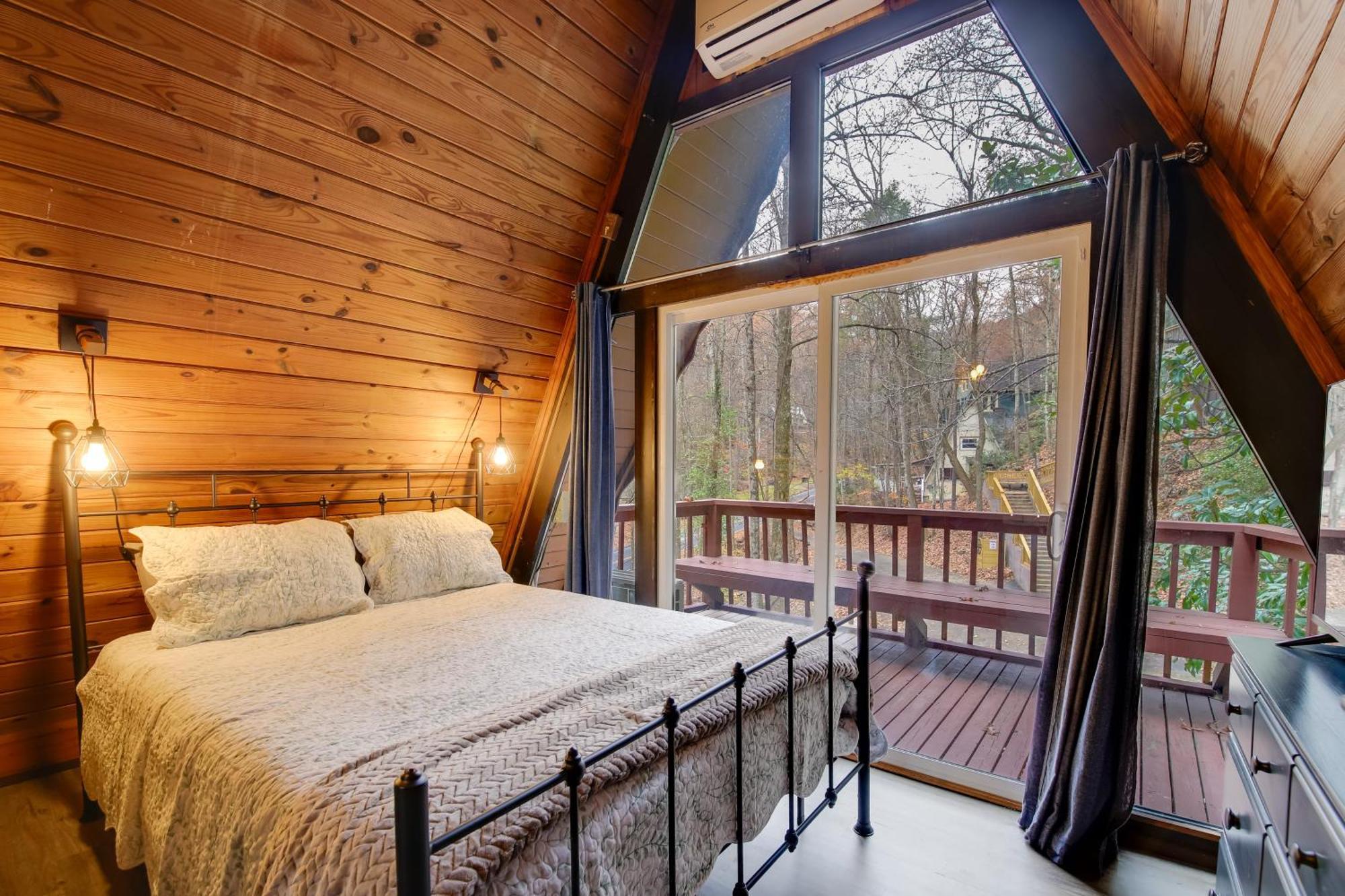 Gatlinburg A-Frame Home With Hot Tub Near Parkway Ngoại thất bức ảnh